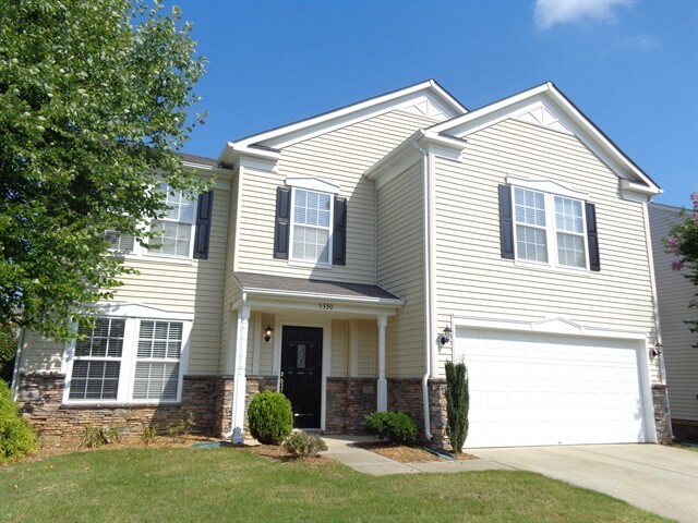 5330 Bendix Ct in Harrisburg, NC - Building Photo