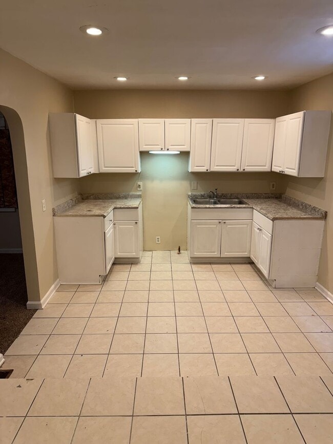 11913 Dove Ave in Cleveland, OH - Building Photo - Building Photo