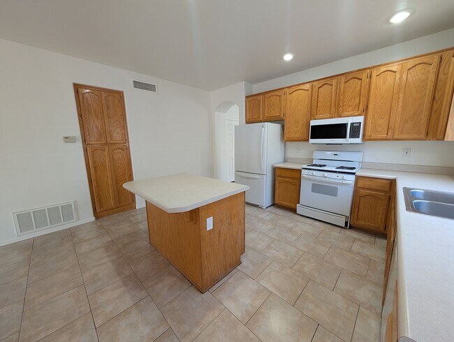 6159 W Navajo Dr in Glendale, AZ - Building Photo - Building Photo