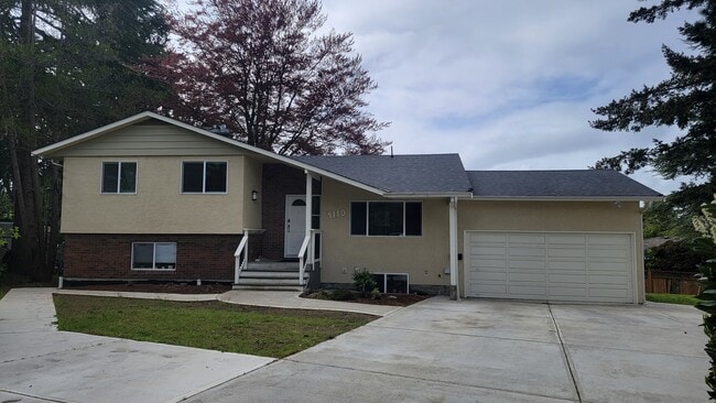 property at 4110 San Mateo Pl