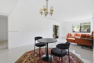 183 Lakeview Dr in Weston, FL - Building Photo - Building Photo