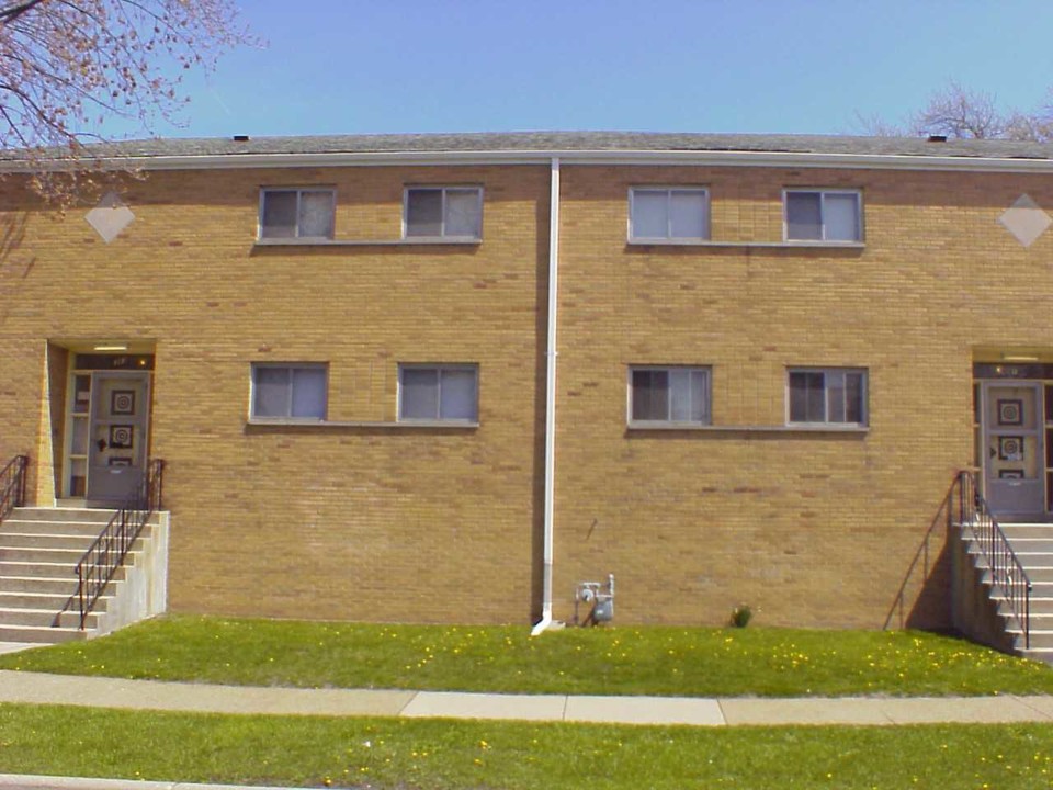 301-303 N Butrick St in Waukegan, IL - Building Photo