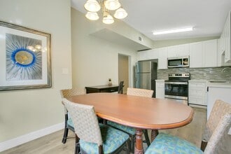 5225 Van Aken Dr in Orlando, FL - Building Photo - Building Photo
