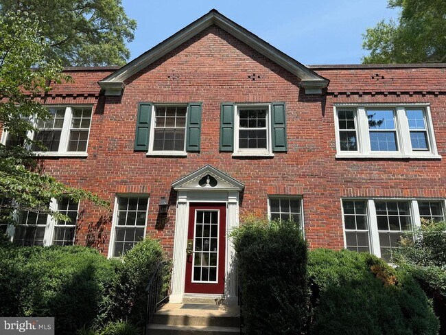 property at 2011 Key Blvd