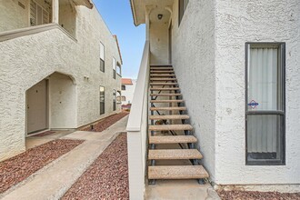 611 Bass Dr in Henderson, NV - Building Photo - Building Photo