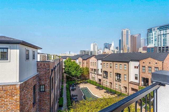 751 S Cesar Chavez Blvd in Dallas, TX - Building Photo
