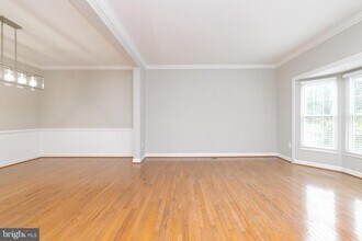 6327 Cider Barrel Cir in Centreville, VA - Foto de edificio - Building Photo