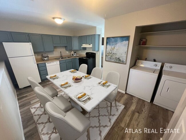 4465 E Pikes Peak Ave in Colorado Springs, CO - Building Photo - Building Photo