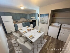 4461 E Pikes Peak Ave in Colorado Springs, CO - Foto de edificio - Building Photo