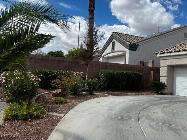 9688 Emeraude Ave