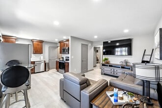 5327 Jennifer Dr in Pleasant Hill, IA - Building Photo - Building Photo