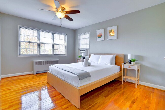 1420 W Abingdon Dr-Unit -FL4-ID1035600P in Alexandria, VA - Building Photo - Building Photo