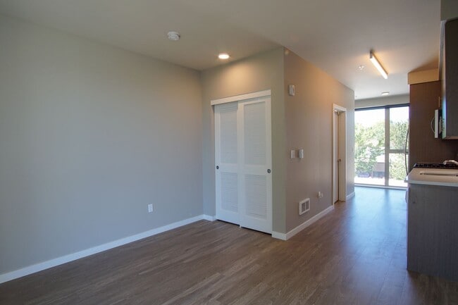 1313 SE Lambert St in Portland, OR - Building Photo - Building Photo