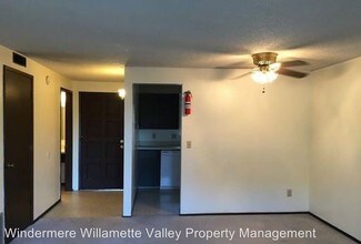 2145 NW Highland Dr in Corvallis, OR - Foto de edificio - Building Photo