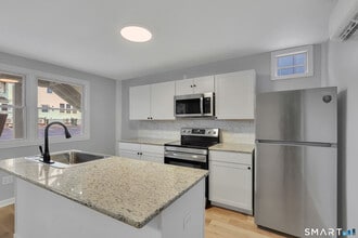 194 Hartford Rd in Manchester, CT - Building Photo - Building Photo