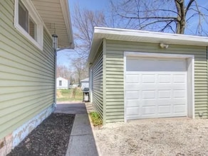 808 E Ficklin St in Tuscola, IL - Building Photo - Building Photo