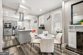 930 N 30th St in Philadelphia, PA - Building Photo - Building Photo