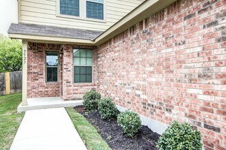 5523 Degan Way in San Antonio, TX - Building Photo - Building Photo