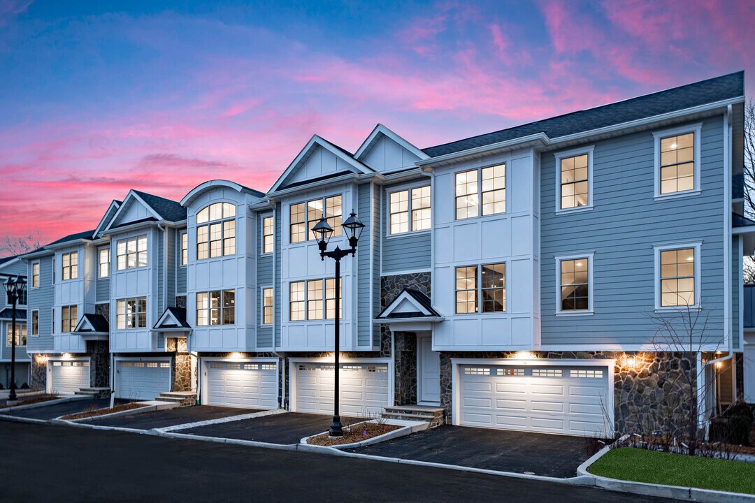 Lakeshore Estates in Haworth, NJ - Foto de edificio