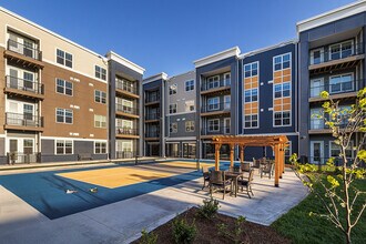Viva Bene 55+ Active Adult Apartment Homes in St. Peters, MO - Foto de edificio - Building Photo