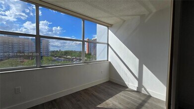 1300 NE Miami Gardens Dr, Unit 517E in Miami, FL - Building Photo - Building Photo