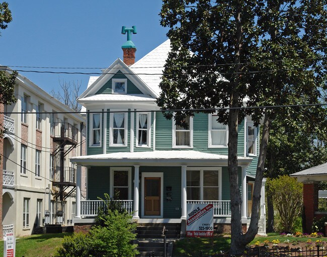 312 N Main St in Suffolk, VA - Foto de edificio - Building Photo