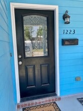 1223 E Waldburg St in Savannah, GA - Foto de edificio - Building Photo