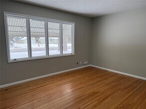 163 Roselawn Ave E in Maplewood, MN - Building Photo - Building Photo