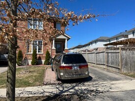 704 Windflower Crescent in Kitchener, ON - Building Photo