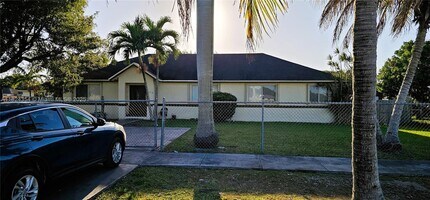 326 NW 8th Ave in Florida City, FL - Building Photo - Building Photo