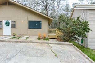 51 Harbour Row Dr in Coldspring, TX - Building Photo
