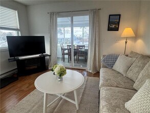 7 White Cap Rd in Narragansett, RI - Building Photo - Building Photo