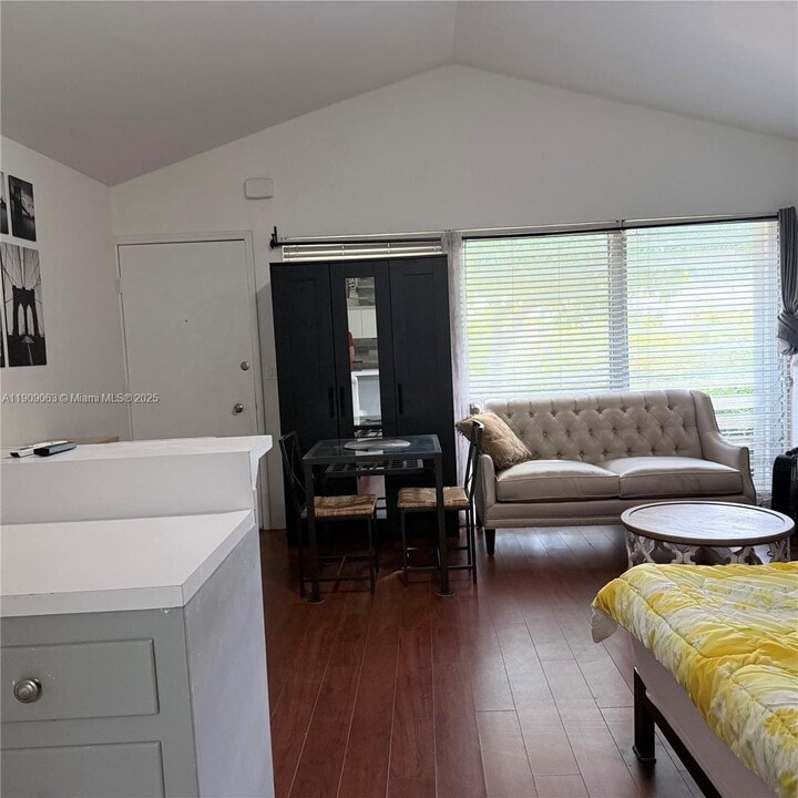 2633 NE 32nd St in Fort Lauderdale, FL - Building Photo