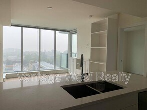 485 Groves Ave in Kelowna, BC - Building Photo - Building Photo