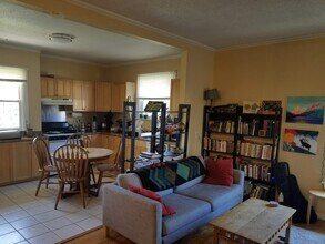 817 52nd St in Oakland, CA - Building Photo - Building Photo