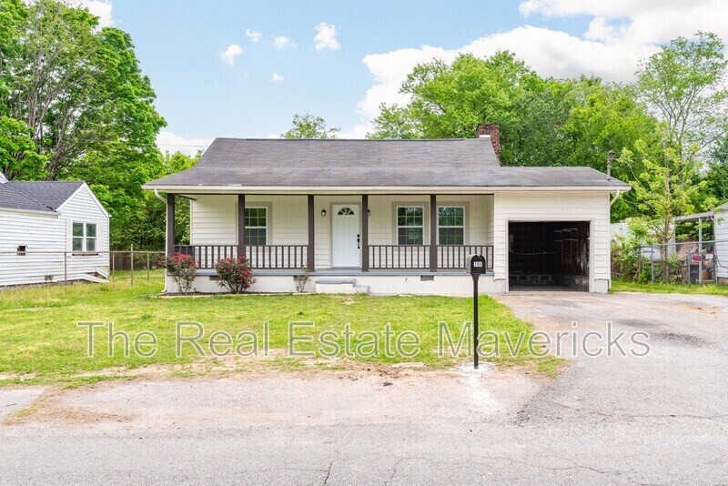 1104 Indian Ave in Rossville, GA - Building Photo