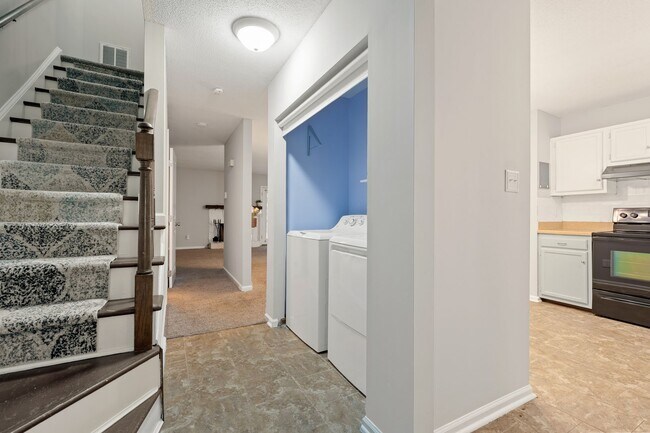 5703 3 Oaks Dr in Raleigh, NC - Building Photo - Building Photo