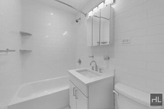 WEST 55 STREET, Unit 7B in New York, NY - Building Photo - Building Photo