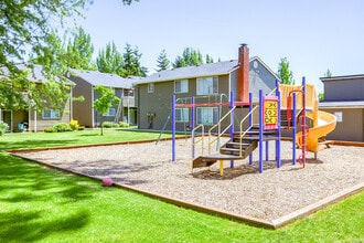 Chalet in Springfield, OR - Foto de edificio - Building Photo