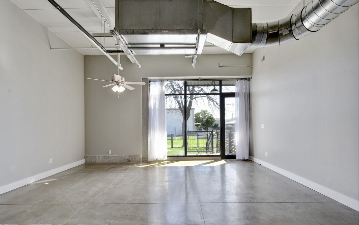 East Commerce Live/Work Lofts in San Antonio, TX - Building Photo