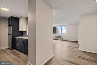1500 Locust St, Unit 2B-2308 in Philadelphia, PA - Building Photo - Building Photo