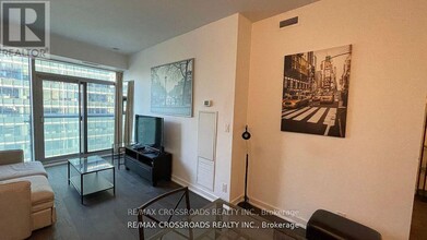 12-2712 York St in Toronto, ON - Building Photo - Building Photo