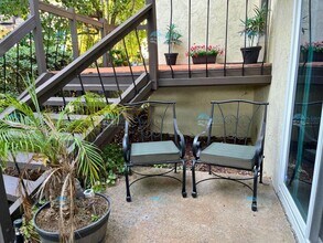 2404 Altisma Way in Carlsbad, CA - Building Photo - Building Photo