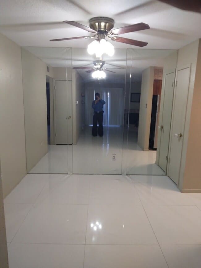 9350 Country Creek Dr, Unit 44 in Houston, TX - Foto de edificio - Building Photo
