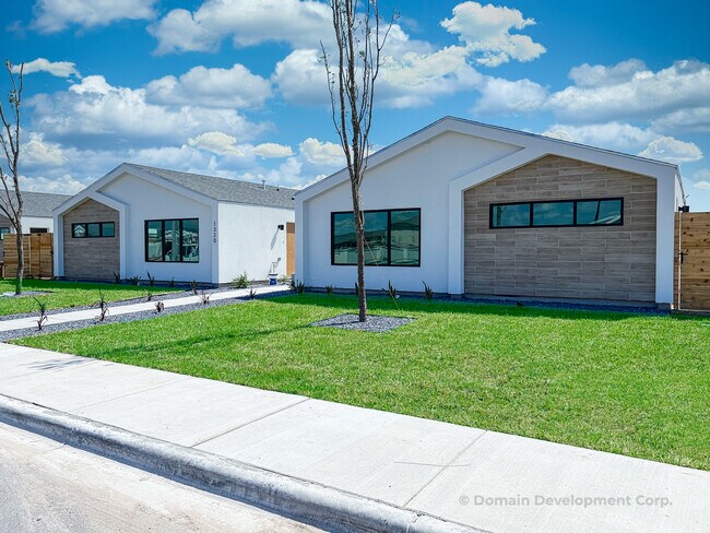 2709 Woodpecker Rd, Unit 7 in Weslaco, TX - Building Photo - Building Photo