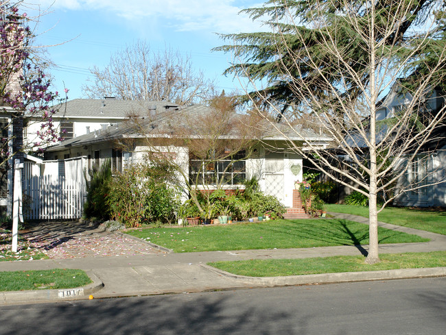 1019 Spring St in Santa Rosa, CA - Building Photo - Building Photo