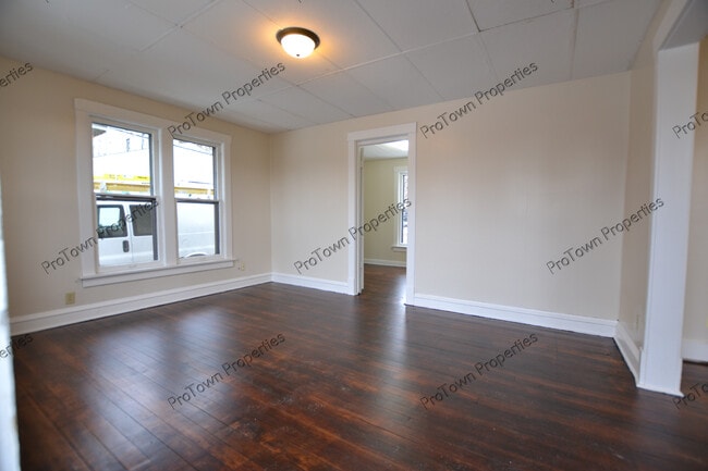 108 Nicholson St, Unit 1 in Joliet, IL - Building Photo - Building Photo