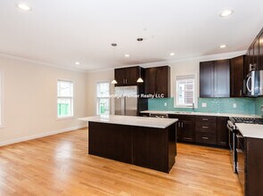 27 1st St in Medford, MA - Building Photo - Building Photo