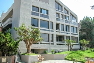 18 Union Jack St in Marina Del Rey, CA - Building Photo