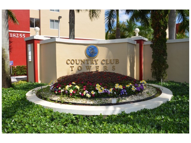 Country Club Towers in Hialeah, FL - Foto de edificio